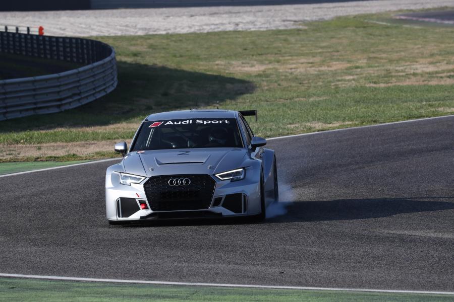  Audi RS3 LMS (8V) 2016 года  (фото 26 из 40)